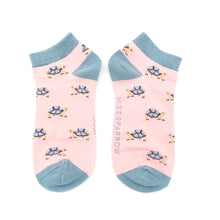 Load image into Gallery viewer, Miss Sparrow Bamboo Turtles Trainer Socks Pink
